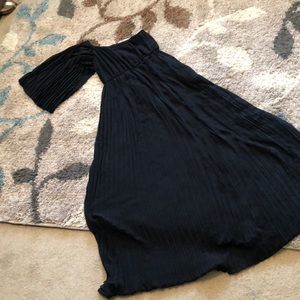 🌈 2/$30 One sleeve sheer and pleated long dress